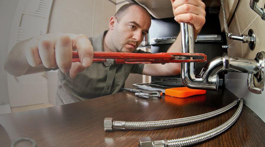 Expert burst pipe repair services in McCausland, IA